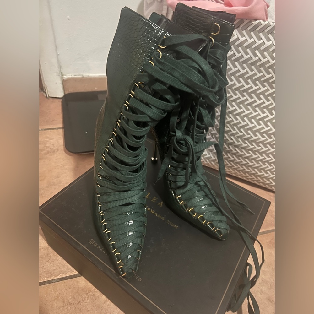 Size 8 azalea wang
